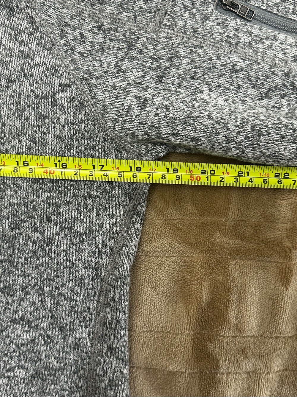 Patagonia Men’s Gray Marled Half-Zip Fleece Pullover - Picture 5 of 6